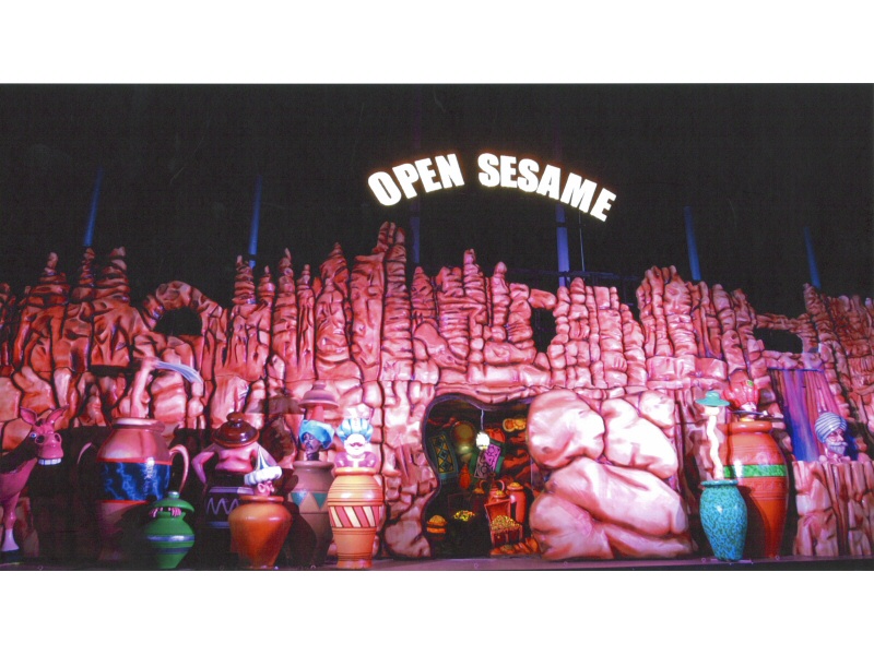 Photo - The tableau lit up during the Illuminations - Ali Baba 2005 - Blackpool Illuminations Gallery - &copy; Sarah Myerscough