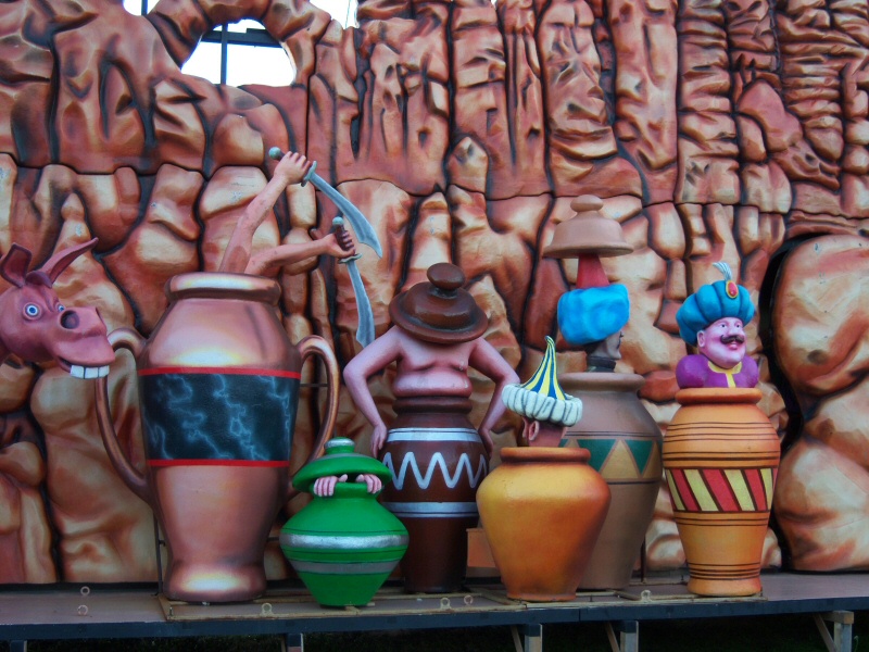 Photo - Nice detail of various figures laid out slightly differently in 2006 - Ali Baba 2005 - Blackpool Illuminations Gallery - &copy; Sarah Myerscough