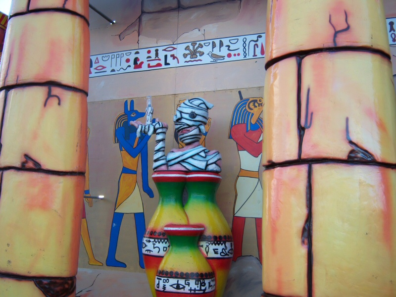 Photo - Mummy in a jar with back scene detail - Egyptian Tableau 2007 - Blackpool Illuminations Gallery - &copy; Sarah Myerscough