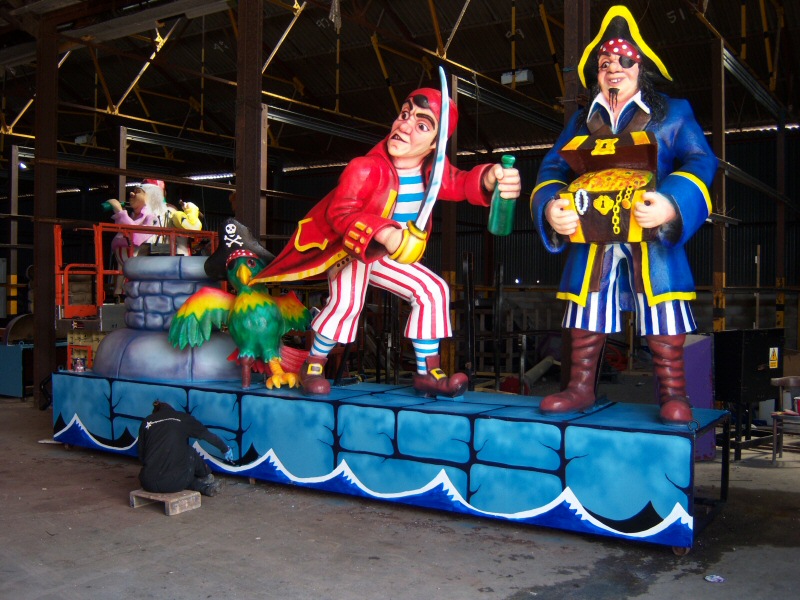 Photo - 2009 Repaint (2 of 5) - A fellow artist adding some detail to the waves - Pirate Tableau 2006 - Blackpool Illuminations Gallery - &copy; Sarah Myerscough