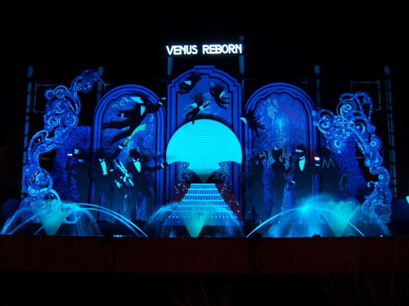 Photo - Venus Reborn animated tableau designed by Laurence Llewelyn-Bowen lit up blue - Venus Reborn 2008 - Blackpool Illuminations Gallery - &copy; Sarah Myerscough
