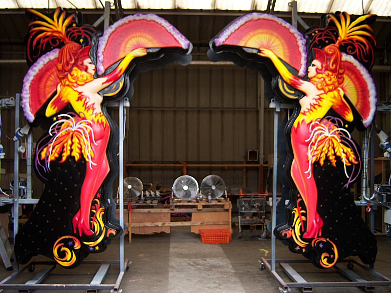 Photo - Both sides of a Vulcine road feature in the Blackpool Illuminations Depot sheds - Decodance 2007 - Blackpool Illuminations Gallery - © Sarah Myerscough