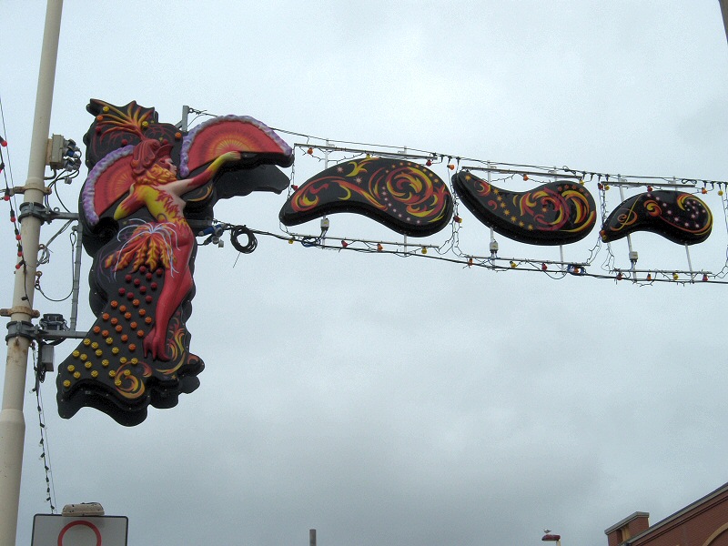 Photo - Vulcine fitted in position on Blackpool Promenade - Decodance 2007 - Blackpool Illuminations Gallery - © Sarah Myerscough