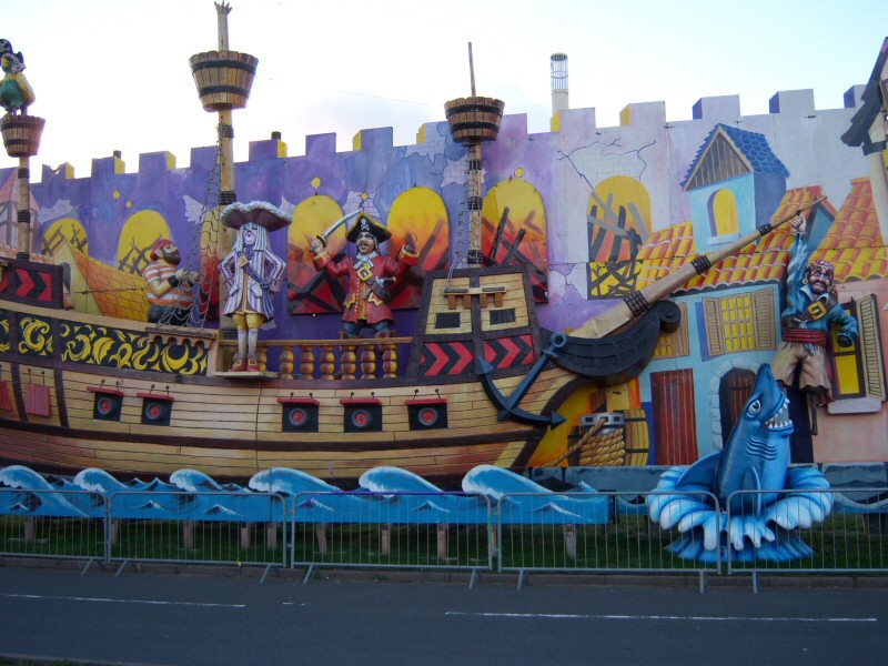 Photo - Sir J Moore pirate ship on the Pirate Tableau - Pirate Tableau 2006 - Blackpool Illuminations Gallery - © Sarah Myerscough