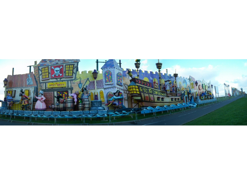 Photo - An idea of just how big the Pirate Tableau is - Pirate Tableau 2006 - Blackpool Illuminations Gallery - © Sarah Myerscough