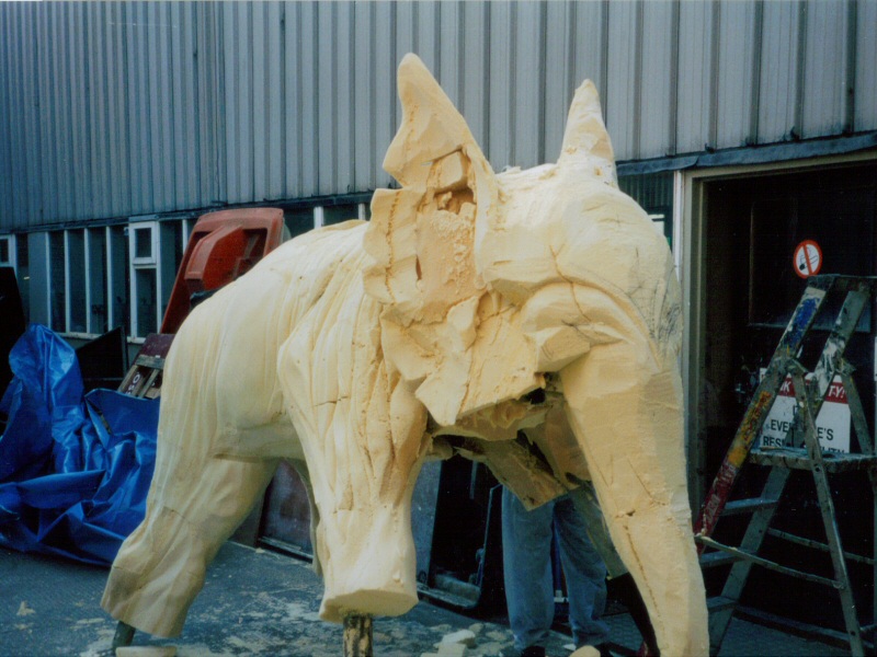 Photo - Elephant body starting to take shape - Dali Style Elephant - Blackpool Pleasure Beach Gallery - © Sarah Myerscough