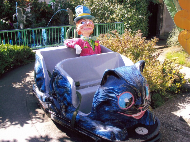 Photo - Lovely sunny shot of it in the carraige on the ride - Mad Hatter (Alice in Wonderland Ride) - Blackpool Pleasure Beach Gallery - © Sarah Myerscough