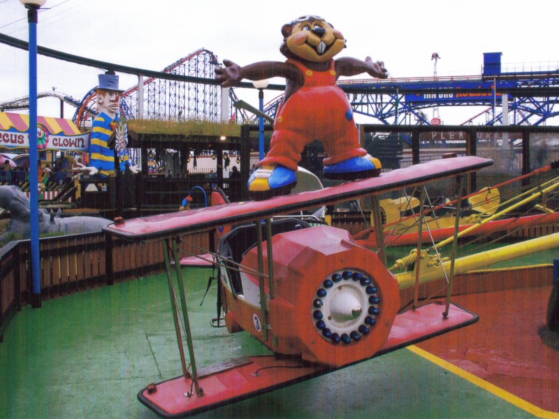 Photo - Different angle of finished product with the Big One, Revolution and Avalanche rides in the background - Wing Walker (Helicoptor Ride) - Blackpool Pleasure Beach Gallery - © Sarah Myerscough