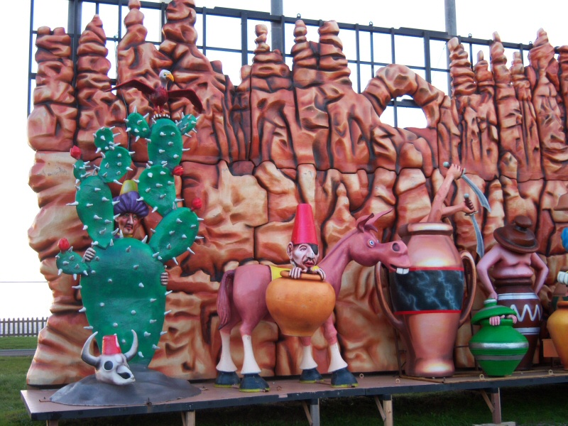 Photo - Revisit during 2006 for photos reveals a slightly different layout - Ali Baba 2005 - Blackpool Illuminations Gallery - © Sarah Myerscough